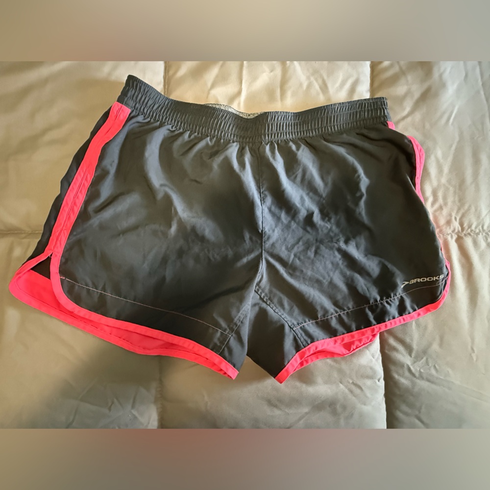 Women’s Brooks run short